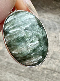 Enlightened Seraphinite: Seraphinite 925 Solid Silver Pendant - Illuminate Your Path with Heavenly Green Brilliance