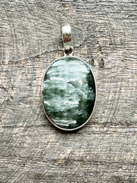 Enlightened Seraphinite: Seraphinite 925 Solid Silver Pendant - Illuminate Your Path with Heavenly Green Brilliance
