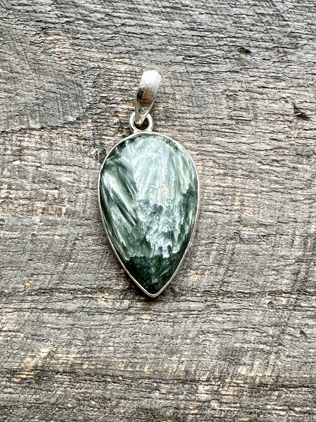 Enlightened Seraphinite: Seraphinite 925 Solid Silver Pendant - Illuminate Your Path with Heavenly Green Brilliance