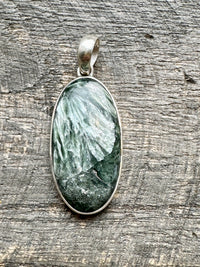 Enlightened Seraphinite: Seraphinite 925 Solid Silver Pendant - Illuminate Your Path with Heavenly Green Brilliance