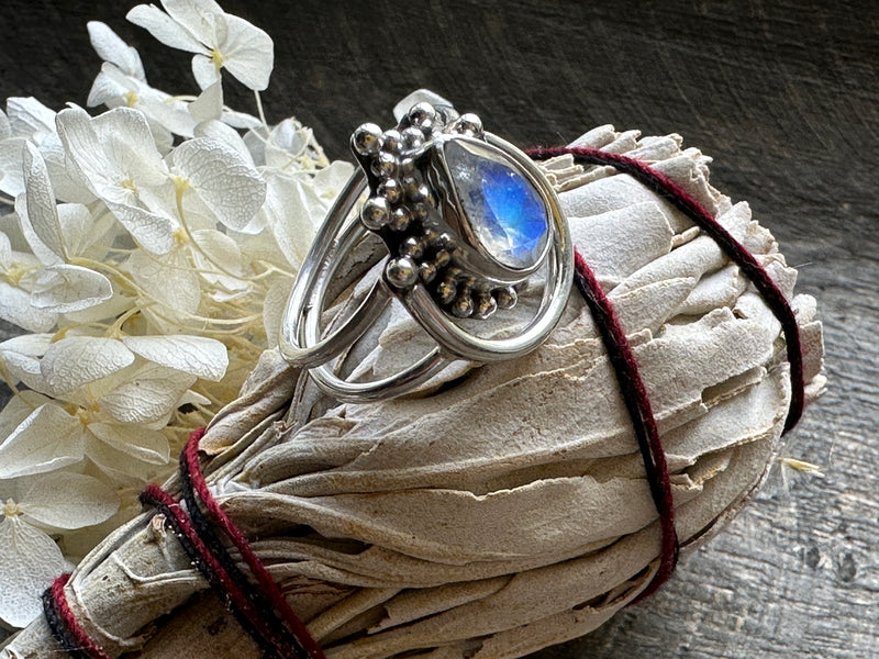 Enchanting Halo Moonstone Solid 925 Silver Ring - Boho-Inspired Beauty in Sterling Silver Setting