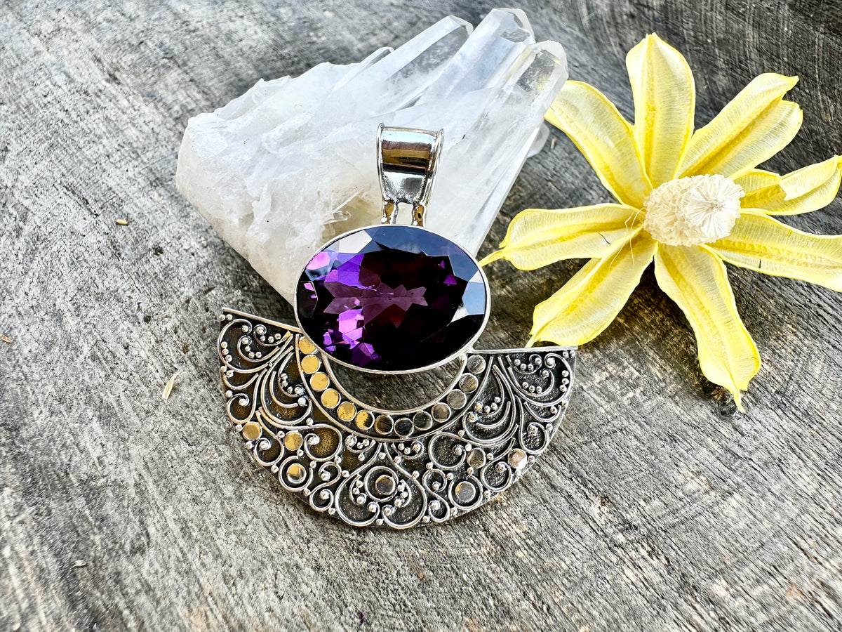 Ancestral Wisdom: Sterling Silver Pendant with Majestic Gemstone and Filigree Tapestry