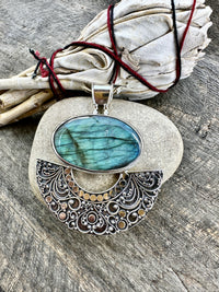 Ancestral Wisdom: Sterling Silver Pendant with Majestic Gemstone and Filigree Tapestry