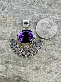 Ancestral Wisdom: Sterling Silver Pendant with Majestic Gemstone and Filigree Tapestry