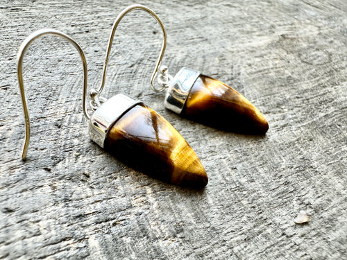 Tiger's Eye Point Earrings: Handmade 925 Silver Elegance for a Touch of Natural Beauty