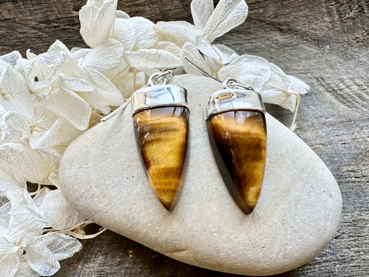 Tiger's Eye Point Earrings: Handmade 925 Silver Elegance for a Touch of Natural Beauty