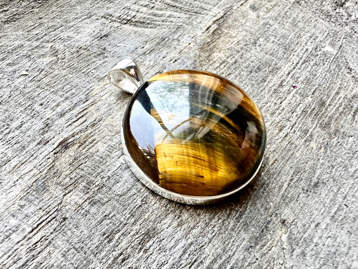 925 Silver Circle Tiger's Eye Pendant: Timeless Charm with Earthy Energies