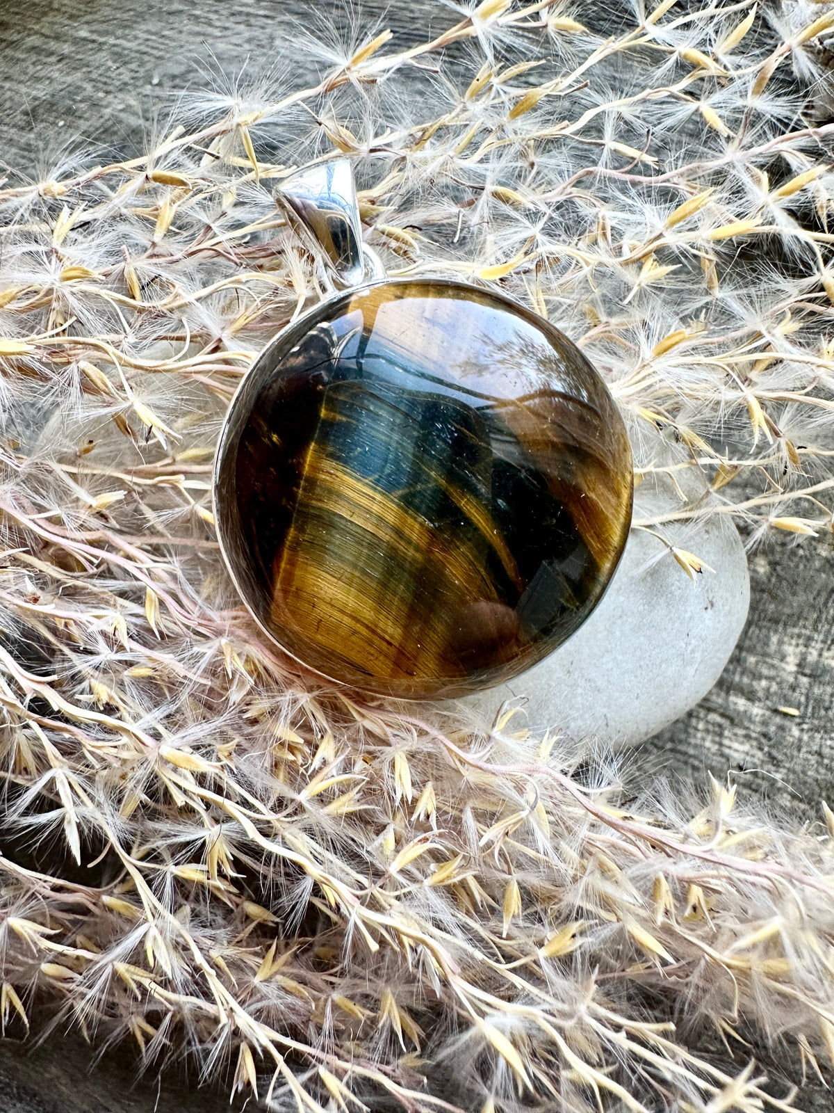 925 Silver Circle Tiger's Eye Pendant: Timeless Charm with Earthy Energies
