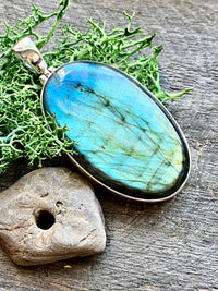 Beautiful Flashy Labradorite Solid 925 Silver Handmade Pendant - Crystal Healing Meditation