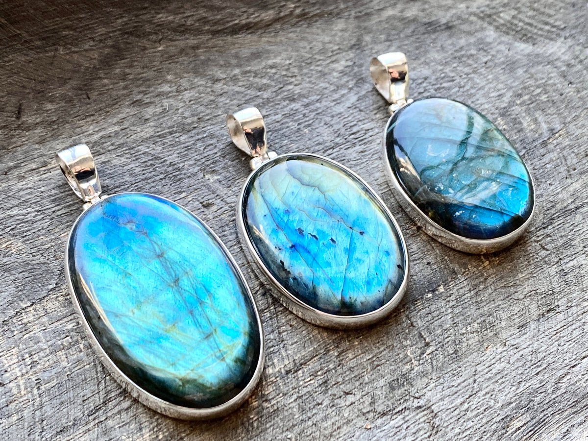 Beautiful Flashy Labradorite Solid 925 Silver Handmade Pendant - Crystal Healing Meditation