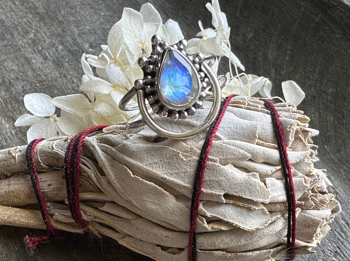 Enchanting Halo Moonstone Solid 925 Silver Ring - Boho-Inspired Beauty in Sterling Silver Setting